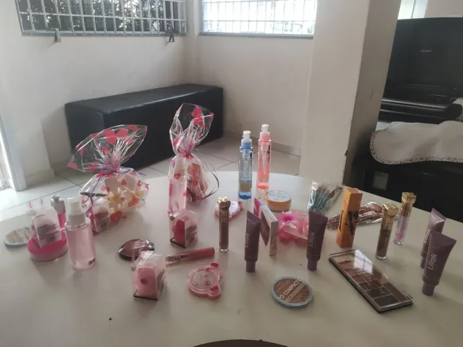 Repasso kit maquiagem completo para revenda 