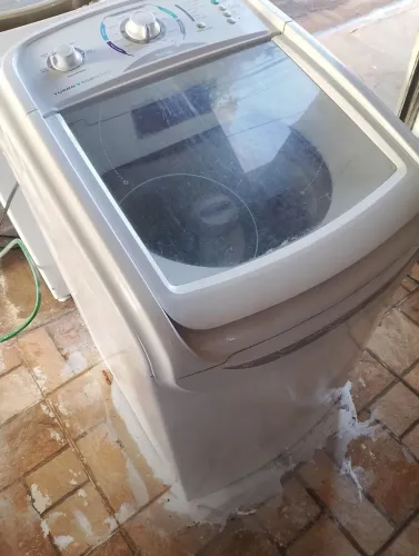 Vendo essa máquina Eletrolux 10 kg funcionando perfeitamente faço entrega