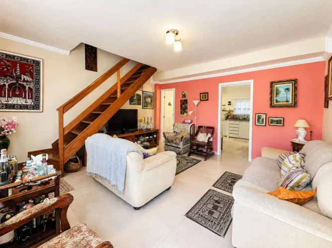 CASA COM 2 SUÍTES DENTRO DE CONDOMÍNIO Á 100M DA FEIRINHA DO ALTO