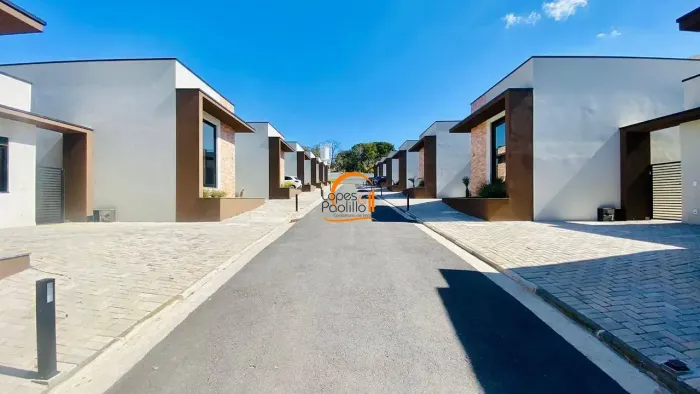 Casa em condomínio à venda em Atibaia, SP