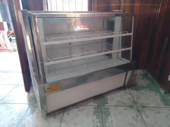 Balcão gelado de 1,20L x ,60C x 1,05A, 2 portas em excelente estado, funcionando, 110v.