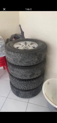 Rodas e pneus originais da Hilux 
