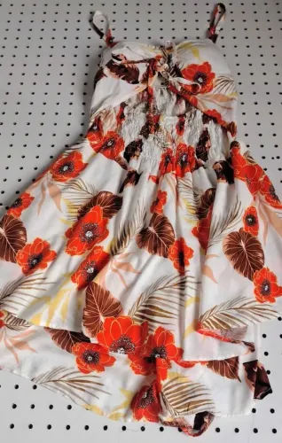 Vestido florido com top em destaque tamanho P