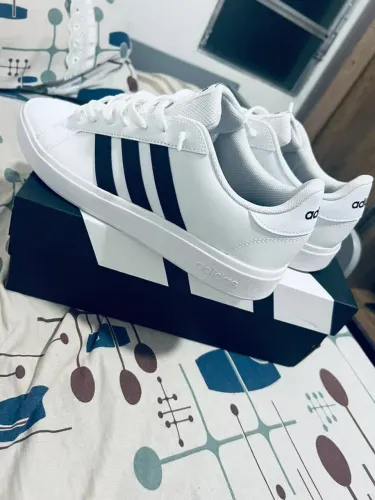 Sapato da Adidas semi-novo