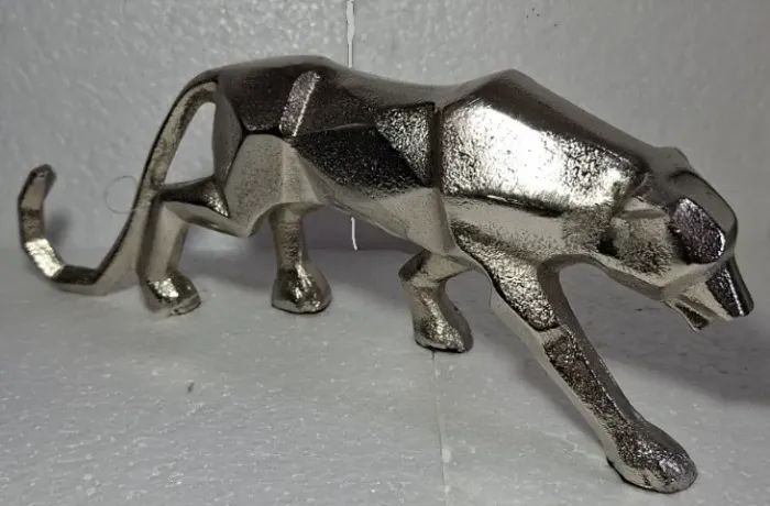 Estatueta Pantera Geométrica Cromada Metal Escultura 30cm