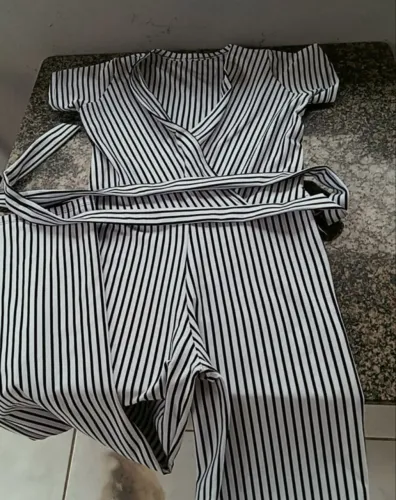Macacão de lycra preto e branco, nunca usado. Peça nova.Deaapego