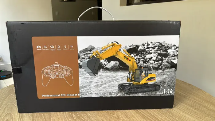 Escavadeira Huina Controle Remoto 1535 Recarregável 1:14 Amarelo