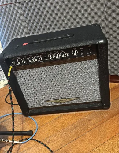 Amplificador Oneal OCG 200CR + Foot Controller - Conservado