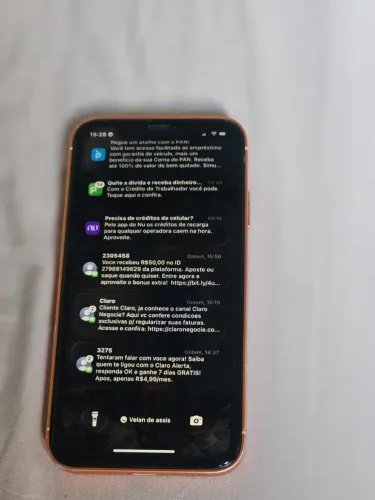 Vendo esse iPhone 11 com a carcaça do iPhone 17