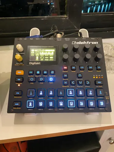 Sintetizador analógico elektron analog four 