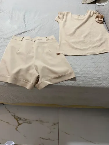 Short alfaiataria e blusa bege