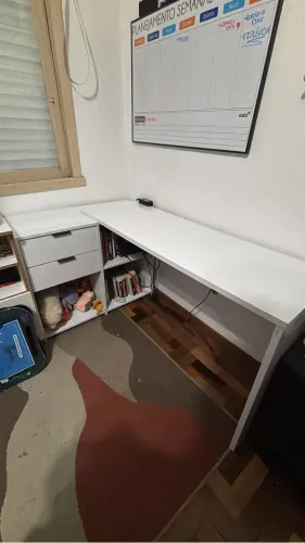 Mesa de escritório em L