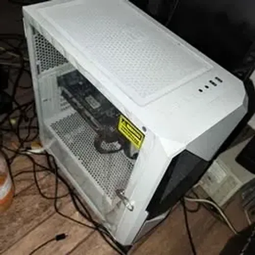 PC gamer intel i5 10400, 16gb, nvme 1tera, RX 580.