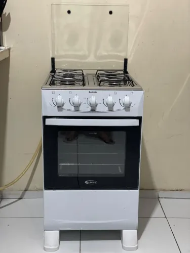 Fogão 4 bocas Delicato com forno