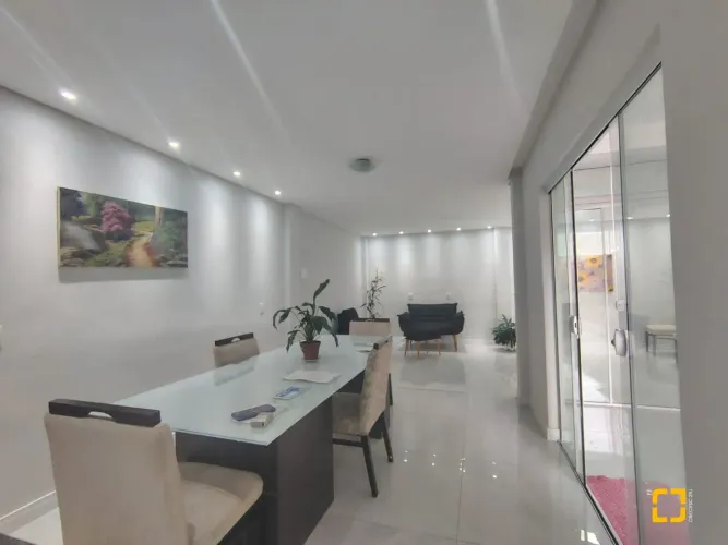 Ampla casa 2 pavimentos