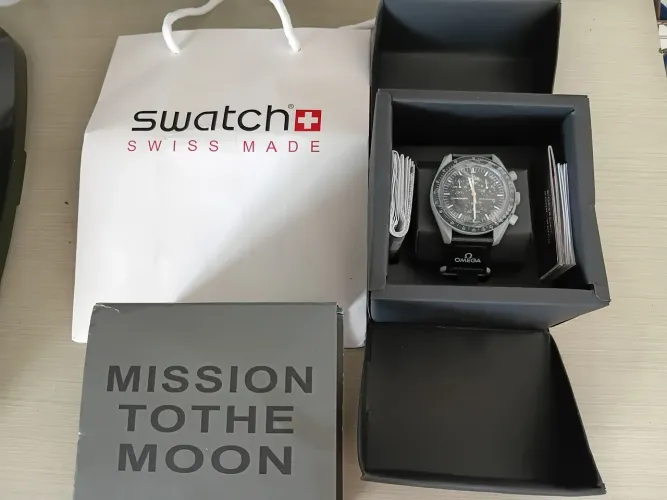 Relógio Swatch x Omega Moonswatch - Mission To The Moon