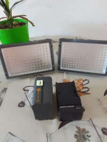 Iluminador led. Com bateria e carregador