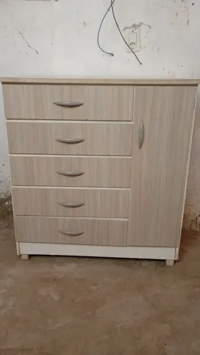 Cômoda bem conservada por 290