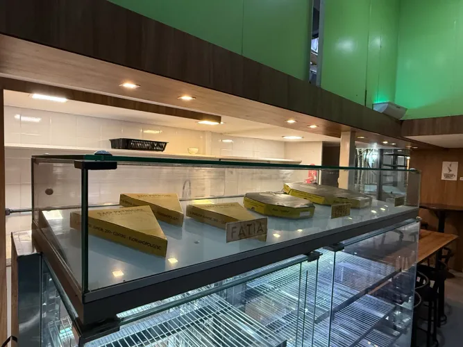 Vitrine Expositora retangular vidro MDF 