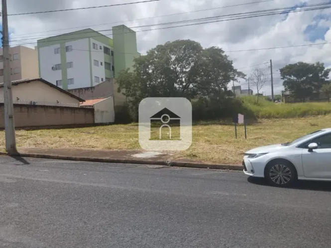Terreno à venda no Bairro Bosque dos Buritis