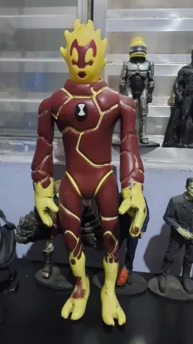 Boneco do bem10 em chamas
