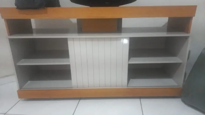 Vende se armário e Raque