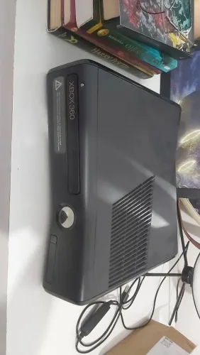 Xbox 360 bloqueado com 1 controle (fonte 110v)