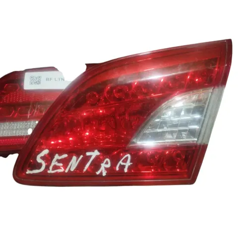 Lanterna do Nissan sentra 2013