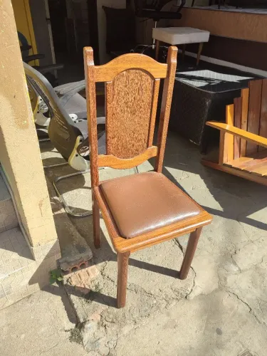 Cadeira em sucupira estofada
