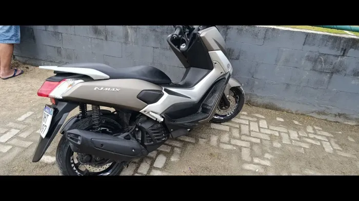 Vendo Nmax com tudo em cima, dois pneus novos kits de CVT zerado 