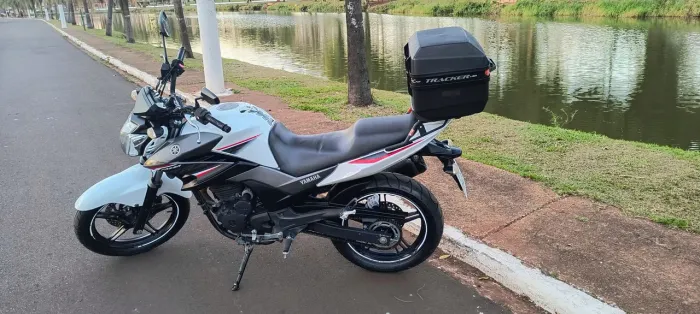 Yamaha Fazer 250 BlueFlex 2017 Branca ? R$ 15.400