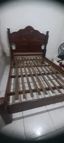 Pra desapegar cama casal em madeira de lei