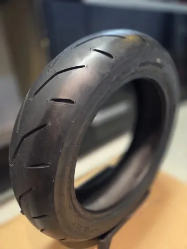 Pneu IRC 140/70-14 Original Aerox 160 - Yamaha XMAX 250 ou 300, Forza, Joyride, Zontes