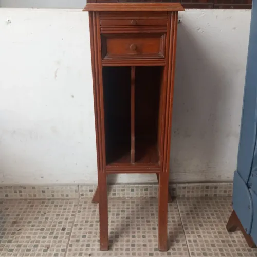 Antiga Mesinha Telefone Fixo em Madeira 35Lx80Ax30P