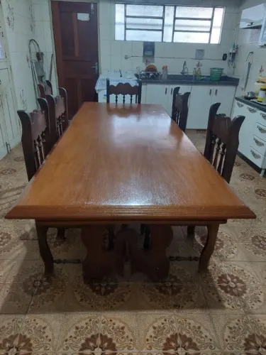 MESA DE JANTAR EM MADEIRA MAÇIÇA COM 08 CADEIRAS