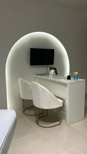 Mesa para escritório - Branca MDF