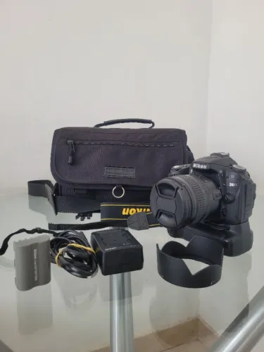Nikon D90 + AF-S NIKKOR 18-70mm