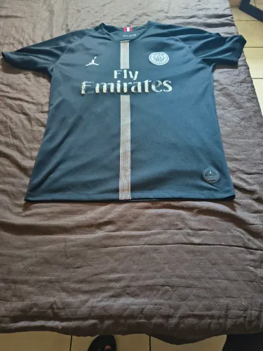 Vendo camisa preta Paris saint German