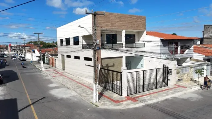 Aluga-se um espaço comercial com salões superior e inferior 320m².