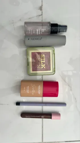? Kit de Maquiagem - Ruby Rose + HudaMoji + Miss Rose + O Boticário