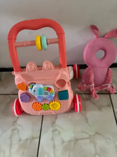 Vendo um belíssimo  andajá , um berço  e um protetor
