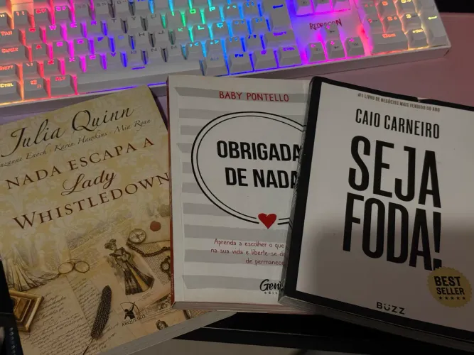 Kit 3 Livros Seminovos - Julia Quinn, Baby Pontello e Caio Carneiro