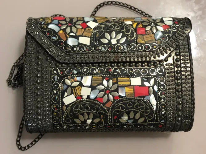 Bolsa vintage com pedraria NUNCA FOI USADA