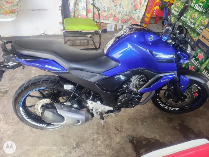 Vende-se moto fz15 em bom estado de conservação único dono 