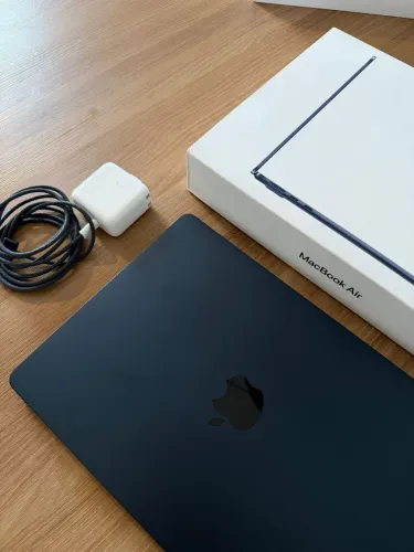 MacBook Air M4 16GB RAM / 256GB SSD - Estado de Novo (Bateria 100%) na Caixa