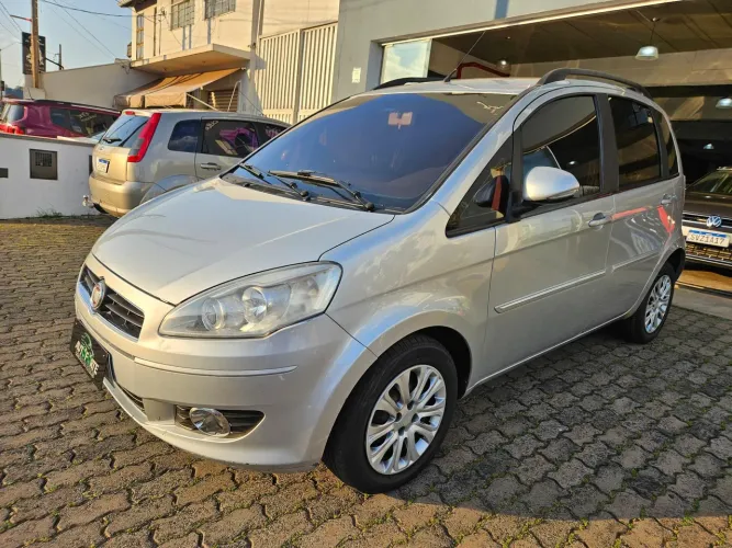 Fiat Idea Attractive 1.4 Fire Flex 8V 5P 2013