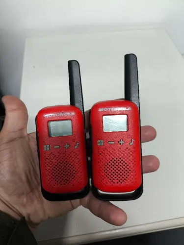Rádio comunicador Motorola Talk about T110BR 26 Canais, 25Km, Vermelho