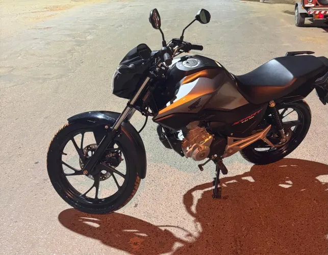 Moto muito Nova