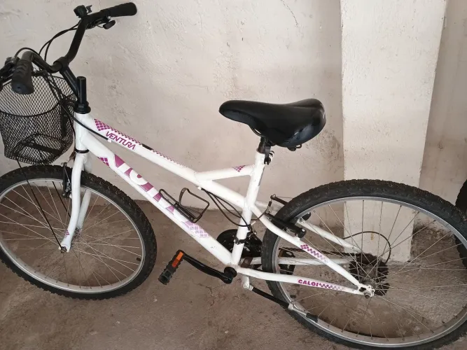Bicicleta Caloi aro 26 usada em bom estado.