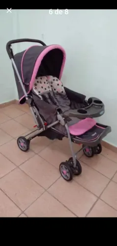 Carrinho de bebê menina Cosco